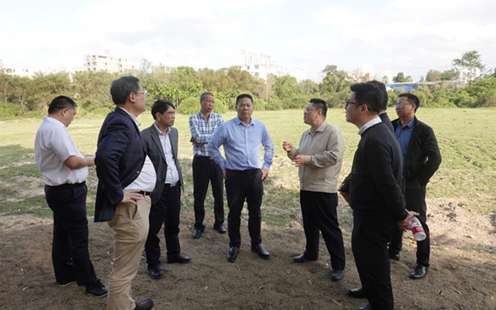 海建集团党委书记、董事长吴亚春一行莅临金嘉·房源居安居住房项目现场考察
